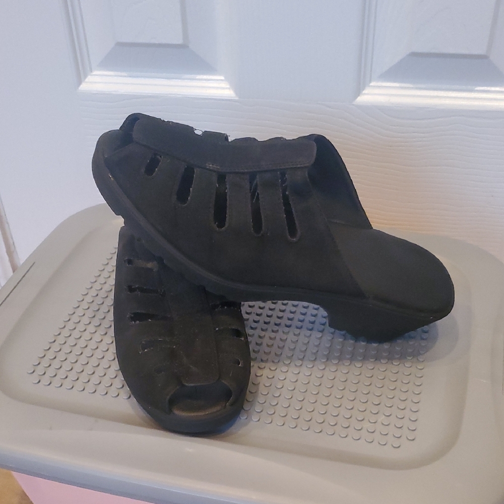 Women's Coaster Black Slip-On Sandals